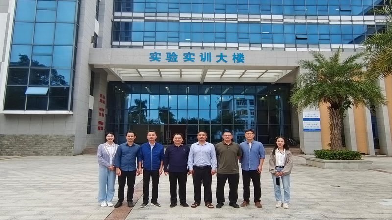 连接器：揭秘其在电子设备中的关键应用与参数规格**